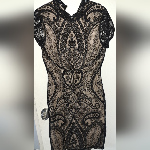 Black lace dress - Picture 1 of 5